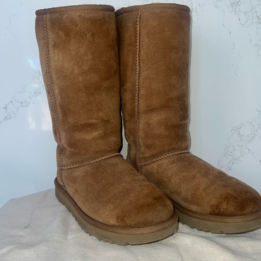 UGG - Women’s Ugg Boot -sz 6